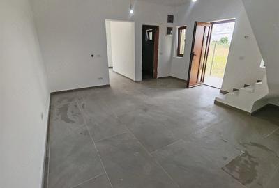 Casă cu Teren 259 Mp în Plopi