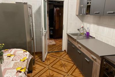 Apartament cu 3 camere decomandat în 9 Mai