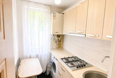 Apartament cu 3 camere semidecomandat în Micro 19
