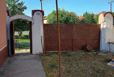 Casă cu 4 camere cu Teren 1300 Mp în Șicula - 1