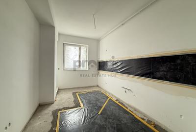 Apartament cu 3 camere decomandat în Tractorul - 2