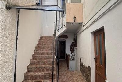 Casă individuală cu 7 camere cu Canalizare în Ultracentral - 1