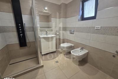 Casă cu 4 camere cu Teren 500 Mp în Central
