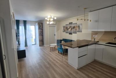 Apartament cu 3 camere semidecomandat, mobilat în Zorilor