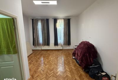 Casă cu 3 camere cu Teren 340 Mp în Libertății
