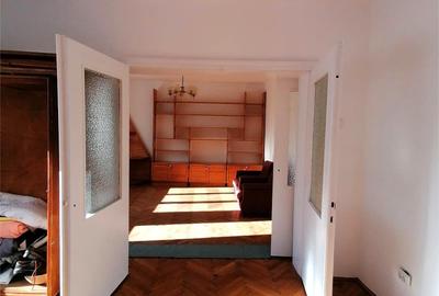 Apartament cu 4 camere decomandat în Brașovul Vechi - 2