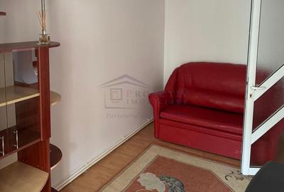 Apartament cu 3 camere semidecomandat în Ultracentral