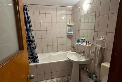 Apartament cu 4 camere decomandat în Văcăresti - 1