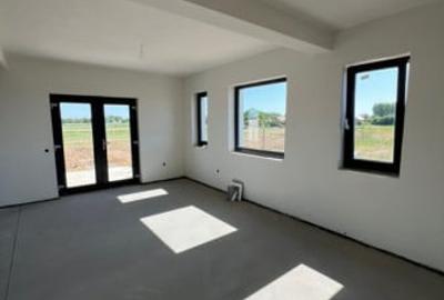 Casă cu 3 camere cu Teren 664 Mp în Vetiș - 8