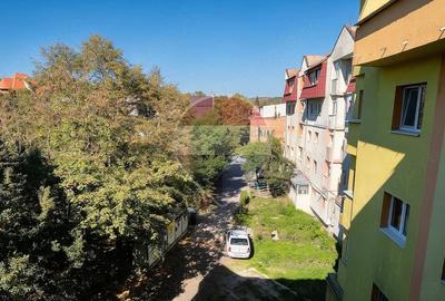 Garsonieră decomandată în Central