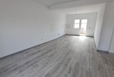 Casă cu 3 camere cu Teren 250 Mp în Central - 1