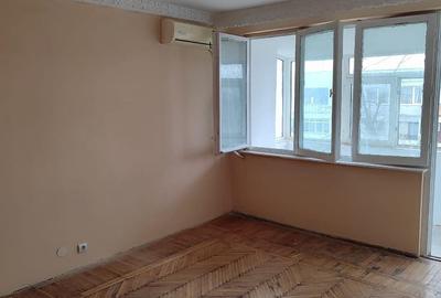 Apartament cu 3 camere în Micro 16
