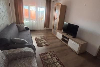 Apartament cu 2 camere decomandat în Trocadero