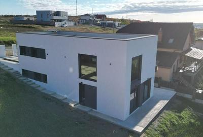 Casă cu 4 camere cu Teren 540 Mp în Central - 1