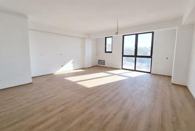 Apartament cu 3 camere în Cetate