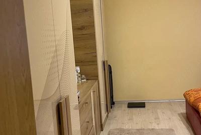 Apartament cu 3 camere decomandat în Ghiroda