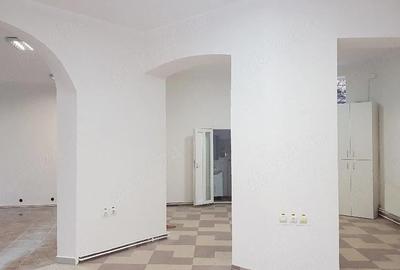 Spațiu comercial, de 100 mp, în Central - 4
