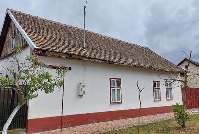 Casă cu 2 camere cu Teren 1292 Mp în Tormac