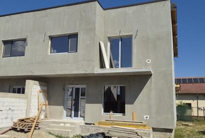 Casă cu 4 camere cu Teren 310 Mp în Găvana