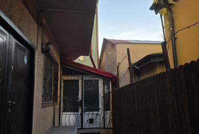 Casă cu 4 camere în Apărătorii Patriei