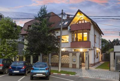 Casă cu 8 camere cu Canalizare în Vatra Luminoasă