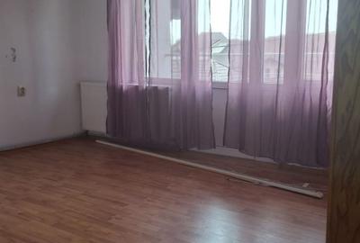 Casă cu 5 camere cu Teren 219 Mp în Moșoaia