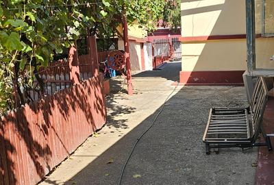 Casă cu 3 camere cu Canalizare în Central - 5