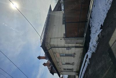 Casă cu Teren 400 Mp în Central - 3