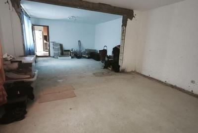 Casă cu 2 camere cu Teren 2400 Mp în Central - 4