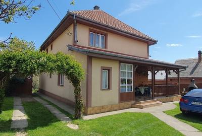 Casă cu 7 camere cu Teren 748 Mp în Borlești - 3