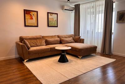 Apartament cu 3 camere semidecomandat, mobilat în Eroii Revoluției