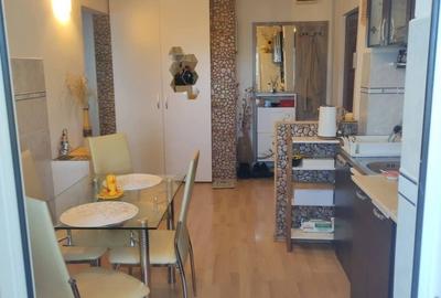 Apartament cu 2 camere decomandat în Km 5