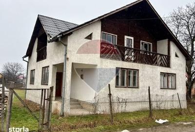 Casă cu 4 camere cu Teren 1723 Mp în Central