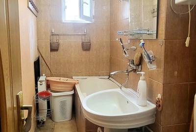 Apartament cu 3 camere semidecomandat în Nord