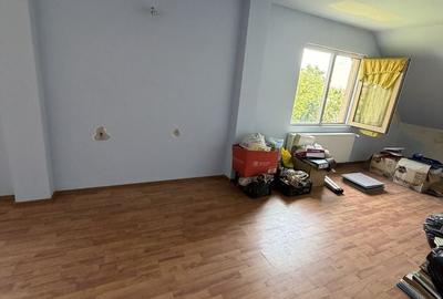 Casă cu 6 camere cu Teren 1000 Mp în Ghiroda - 4