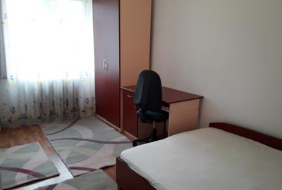 Apartament cu 4 camere decomandat în Independenței