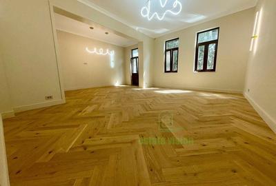 Apartament cu 4 camere semidecomandat în Romană
