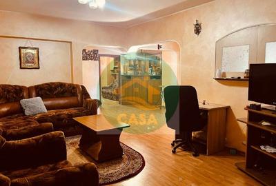 Apartament cu 3 camere decomandat în Roman - 1