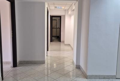 Birou, de 146.47999572754 mp, în P-ța Unirii - 11