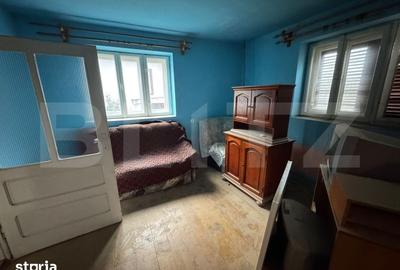 Casă cu 7 camere cu Teren 2461 Mp în Central