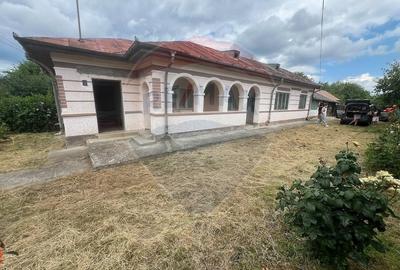 Casă cu Teren 2366 Mp în Căiata