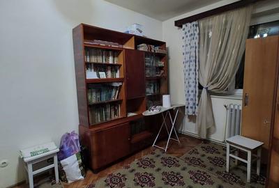 Apartament cu 3 camere decomandat în Progresul