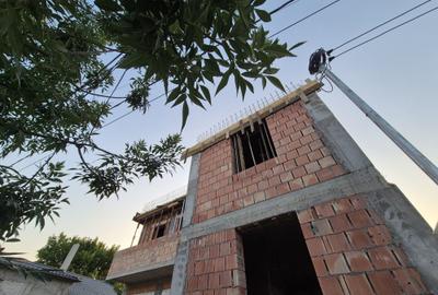 Casă cu 4 camere în Central