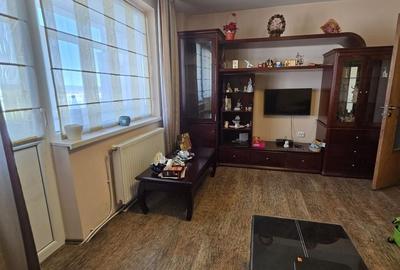 Apartament cu 3 camere decomandat în Cornișa - 4