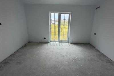Casă cu 5 camere cu Teren 30 Mp în Moșnița Nouă