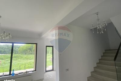 Casă cu 4 camere cu Teren 286 Mp în Ghermănești