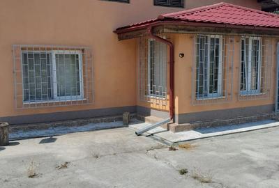 Casă cu 5 camere cu Teren 2100 Mp în Stoenești