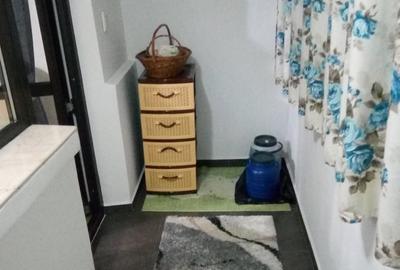 Apartament cu 3 camere semidecomandat în Teiul Doamnei