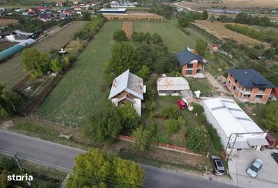 Casă cu 4 camere în Purcăreni