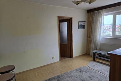 Apartament cu 3 camere semidecomandat în Central
